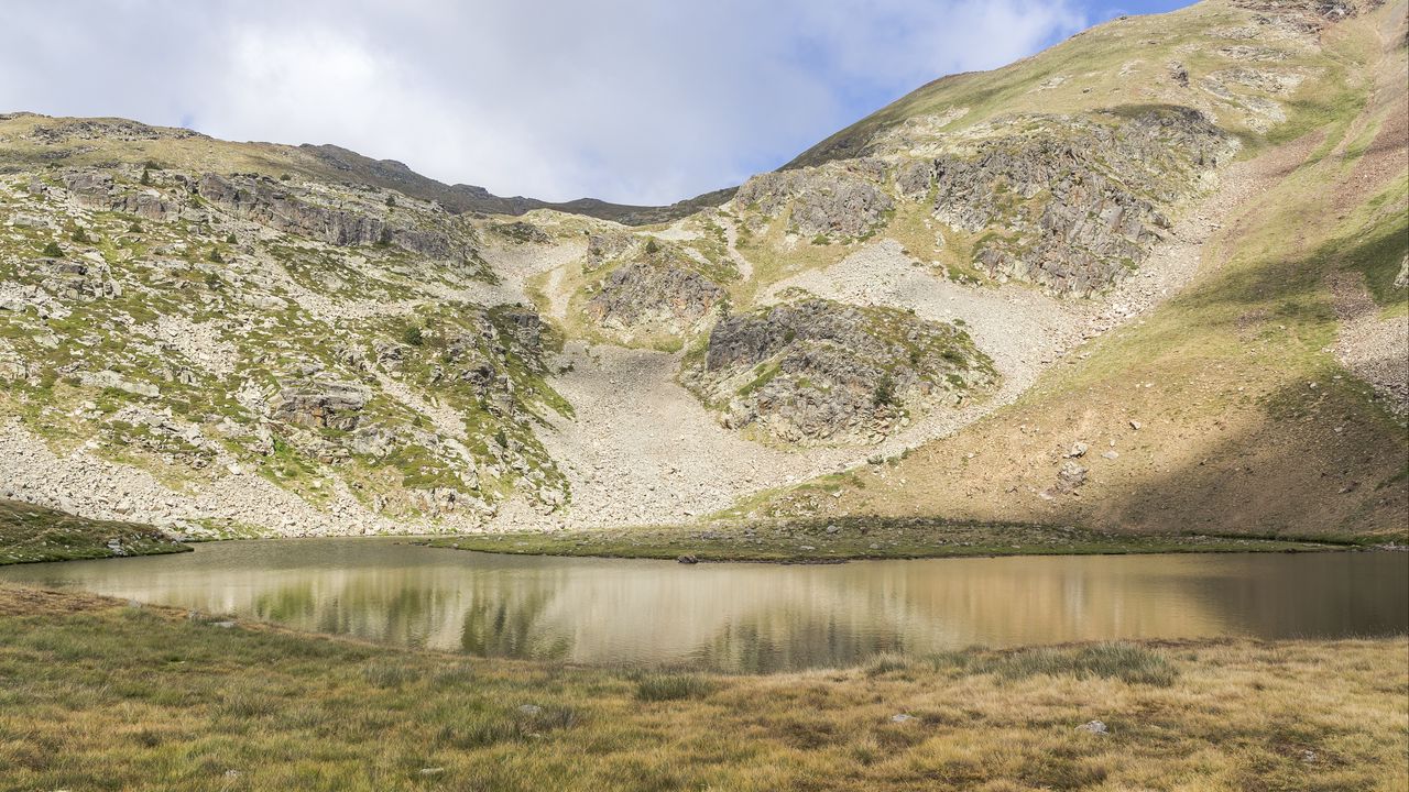 Wallpaper lake, canillo, grass, hills, andorra