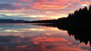 Preview wallpaper lake, clouds, forest, reflection, evening, sunset