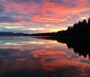 Preview wallpaper lake, clouds, forest, reflection, evening, sunset