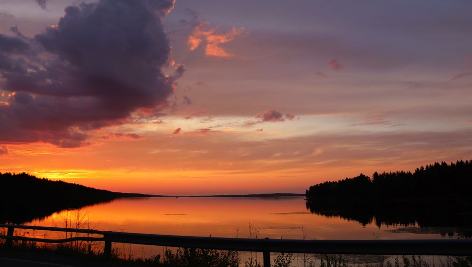 960x544 Wallpaper lake, clouds, sunset, sky, landscape, horizon, reflection, dark