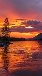 Preview wallpaper lake, coast, sunset, ripples, reflection, landscape