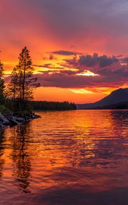Preview wallpaper lake, coast, sunset, ripples, reflection, landscape