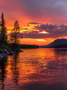 Preview wallpaper lake, coast, sunset, ripples, reflection, landscape