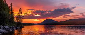Preview wallpaper lake, coast, sunset, ripples, reflection, landscape