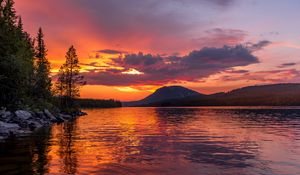 Preview wallpaper lake, coast, sunset, ripples, reflection, landscape