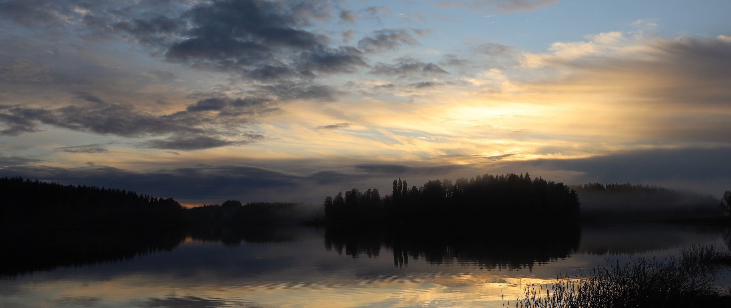 2560x1080 Wallpaper lake, forest, fog, clouds, sunset, reflection, sky, nature, dark