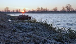 Preview wallpaper lake, frost, hoarfrost, grass, dawn