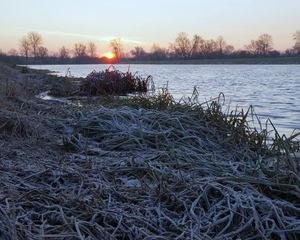 Preview wallpaper lake, frost, hoarfrost, grass, dawn