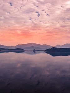 Preview wallpaper lake, horizon, sky, clouds, reflection