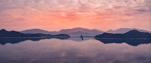 Preview wallpaper lake, horizon, sky, clouds, reflection