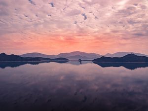 Preview wallpaper lake, horizon, sky, clouds, reflection