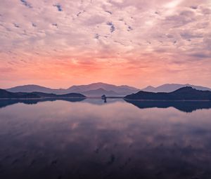 Preview wallpaper lake, horizon, sky, clouds, reflection