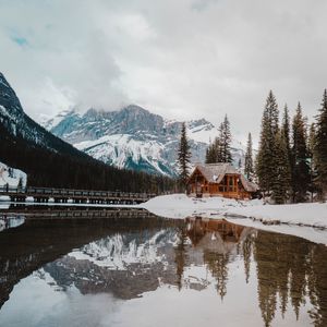 Preview wallpaper lake, house, mountains, snow, landscape