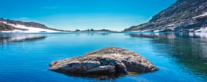 Preview wallpaper lake, island, mountain