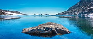 Preview wallpaper lake, island, mountain