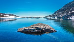 Preview wallpaper lake, island, mountain