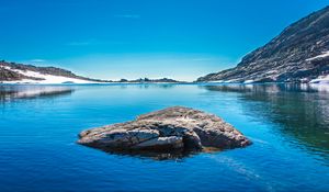 Preview wallpaper lake, island, mountain
