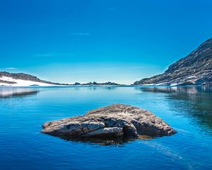 Preview wallpaper lake, island, mountain