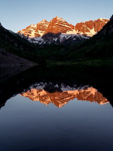 Preview wallpaper lake, mountain, reflection, dusk