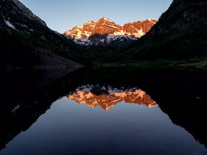 Preview wallpaper lake, mountain, reflection, dusk