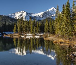 Preview wallpaper lake, mountain, shore, trees, landscape, canada