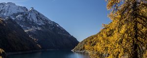 Preview wallpaper lake, mountain, trees, autumn