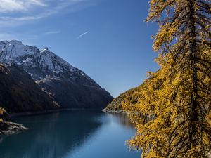 Preview wallpaper lake, mountain, trees, autumn
