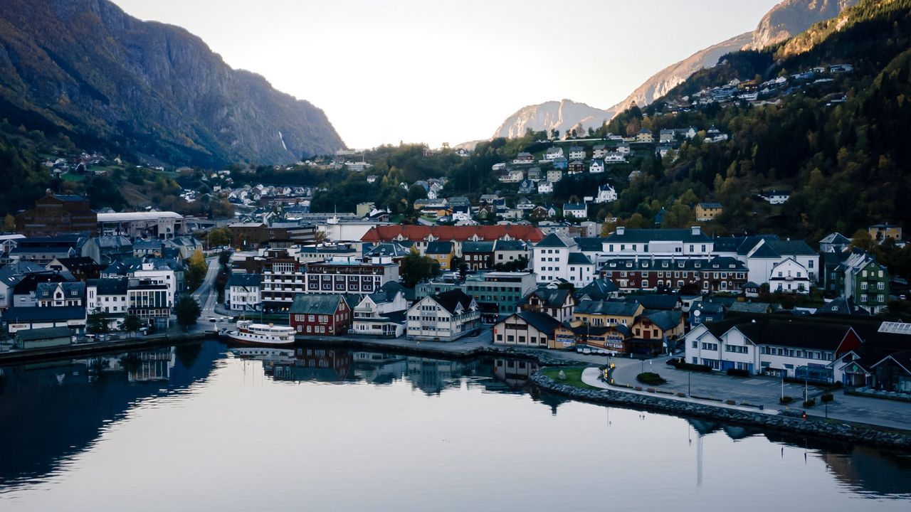 Wallpaper lake, mountains, buildings, city, aerial view