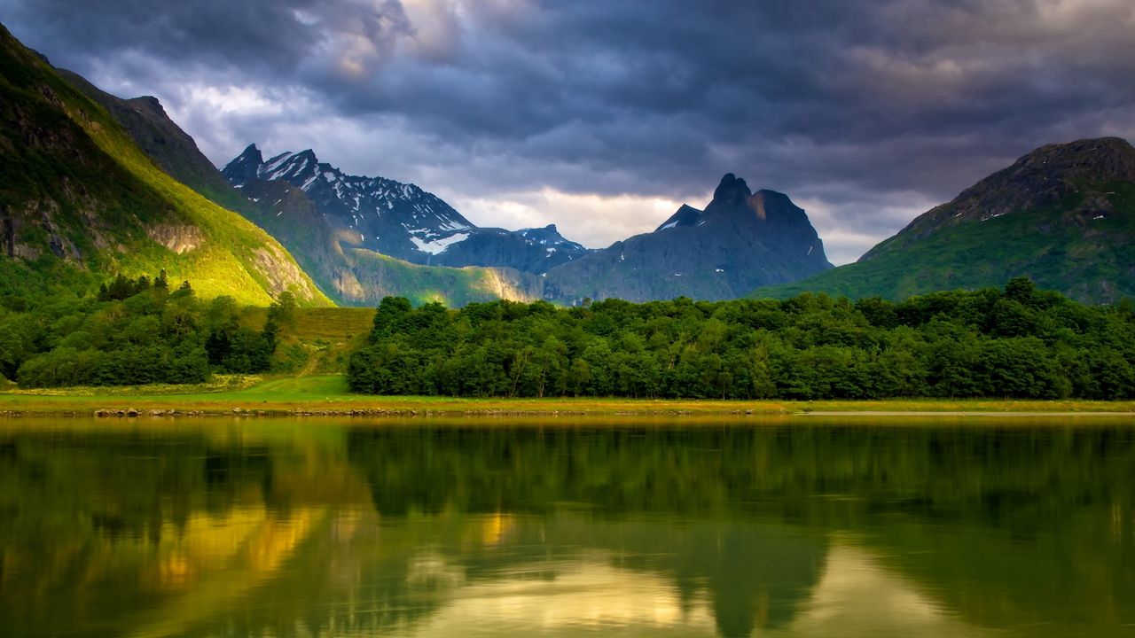 Wallpaper lake, mountains, coast, trees, clouds, silence, before a rain