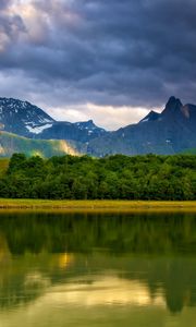 Preview wallpaper lake, mountains, coast, trees, clouds, silence, before a rain