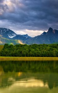 Preview wallpaper lake, mountains, coast, trees, clouds, silence, before a rain