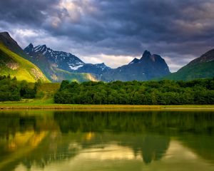 Preview wallpaper lake, mountains, coast, trees, clouds, silence, before a rain