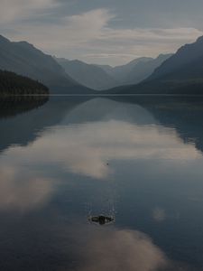 Preview wallpaper lake, mountains, fog, water, splash