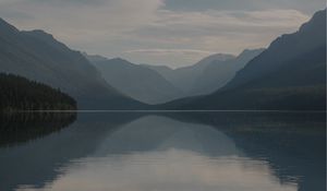 Preview wallpaper lake, mountains, fog, water, splash