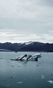 Preview wallpaper lake, mountains, ice, landscape, iceland