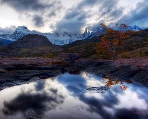 Preview wallpaper lake, mountains, reflection, mirror, tree, orange, twilight