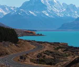 Preview wallpaper lake, mountains, road, lake pukaki, new zealand