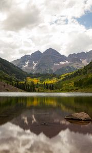 Preview wallpaper lake, mountains, shore, valley, landscape