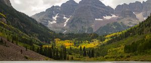 Preview wallpaper lake, mountains, shore, valley, landscape