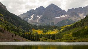 Preview wallpaper lake, mountains, shore, valley, landscape