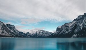 Preview wallpaper lake, mountains, snow, lake minnewanka, canada