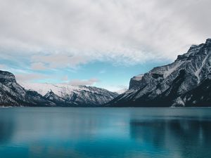 Preview wallpaper lake, mountains, snow, lake minnewanka, canada