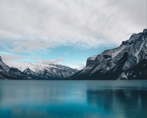 Preview wallpaper lake, mountains, snow, lake minnewanka, canada