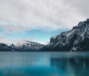 Preview wallpaper lake, mountains, snow, lake minnewanka, canada