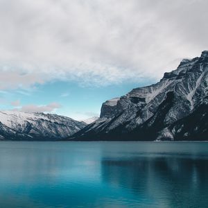 Preview wallpaper lake, mountains, snow, lake minnewanka, canada