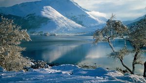 Preview wallpaper lake, mountains, snow, morning, coast, awakening