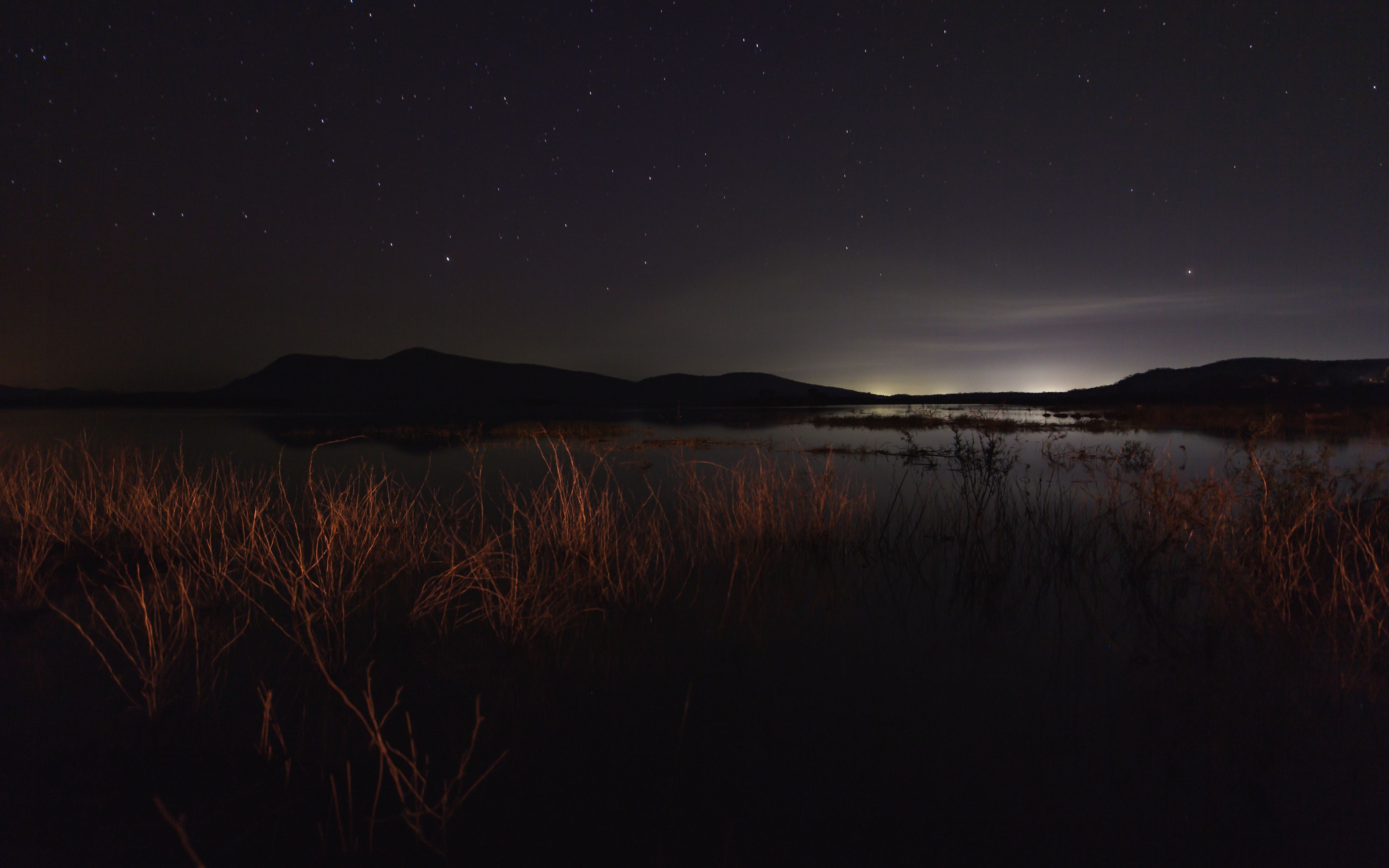 Download wallpaper 3840x2400 lake, night, starry sky, grass, darkness