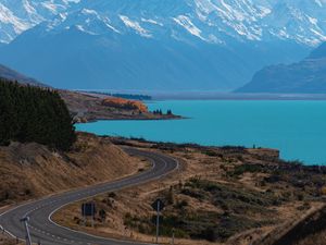 Preview wallpaper lake pukaki, new zealand, road, mountains, turn