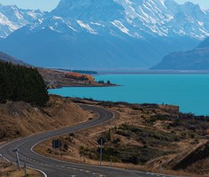 Preview wallpaper lake pukaki, new zealand, road, mountains, turn