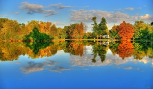 Preview wallpaper lake, reflection, trees, autumn, colors, coast, house